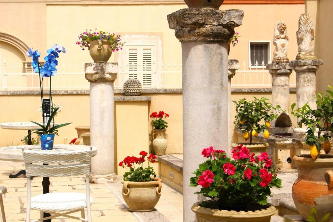 Palazzo Aurora Bed & Breakfast Alezio Exterior photo