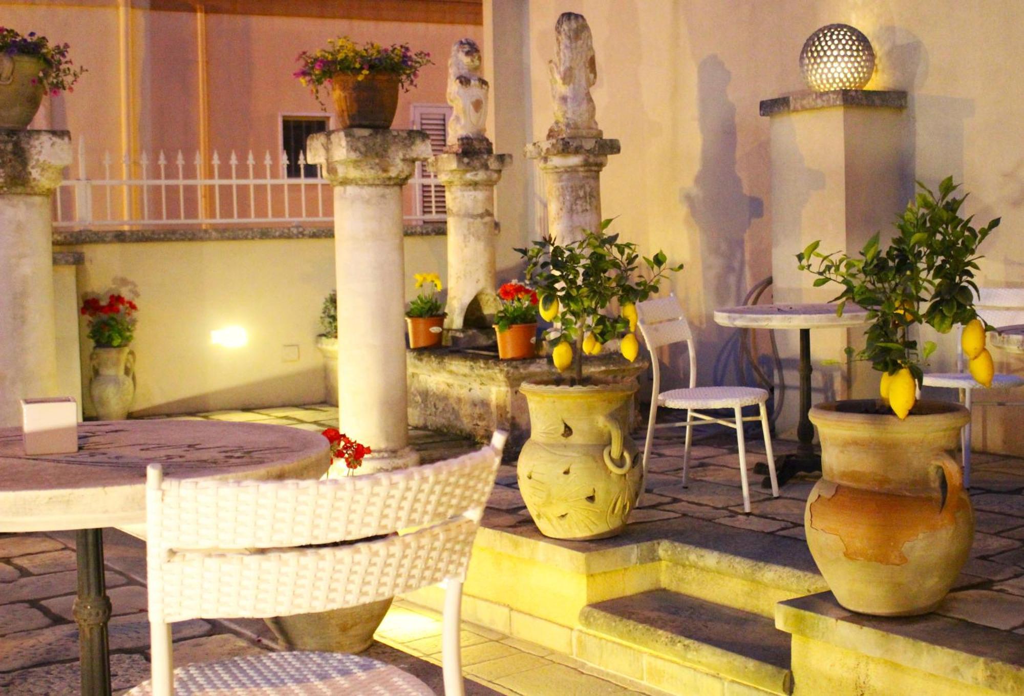 Palazzo Aurora Bed & Breakfast Alezio Exterior photo