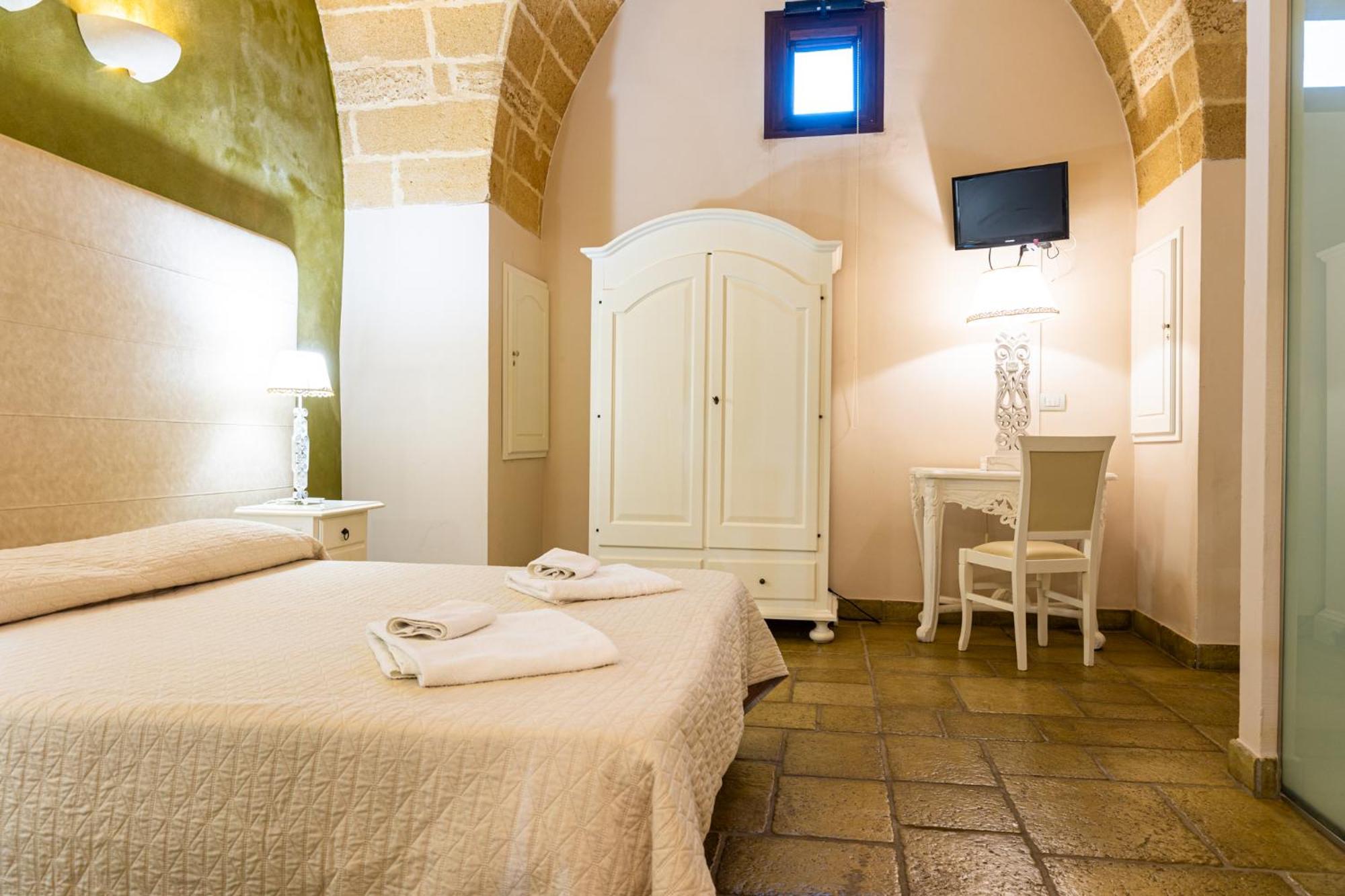 Palazzo Aurora Bed & Breakfast Alezio Exterior photo
